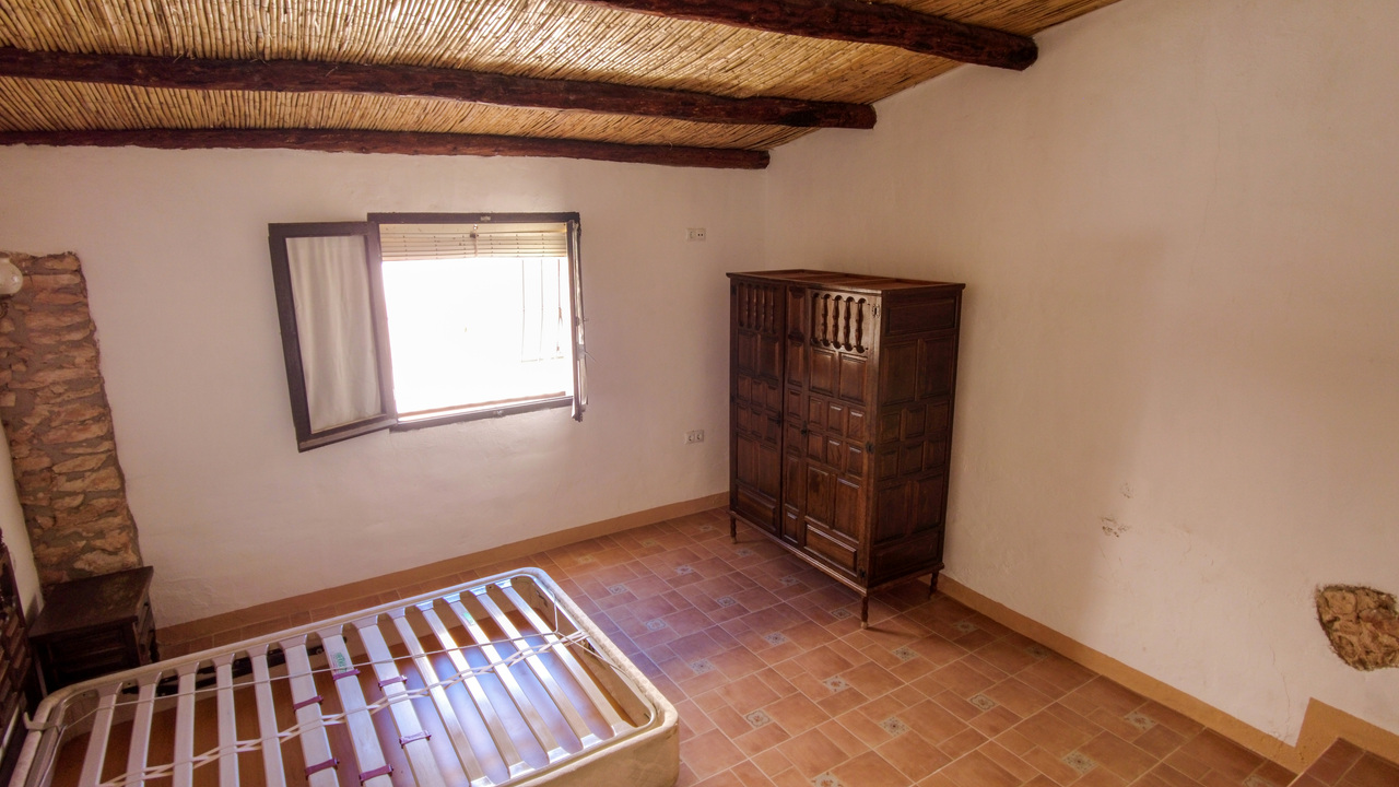 Olive Grove Estates Rural Spanish Farmhouse for sale, bargain tourism oppoutunity (36)