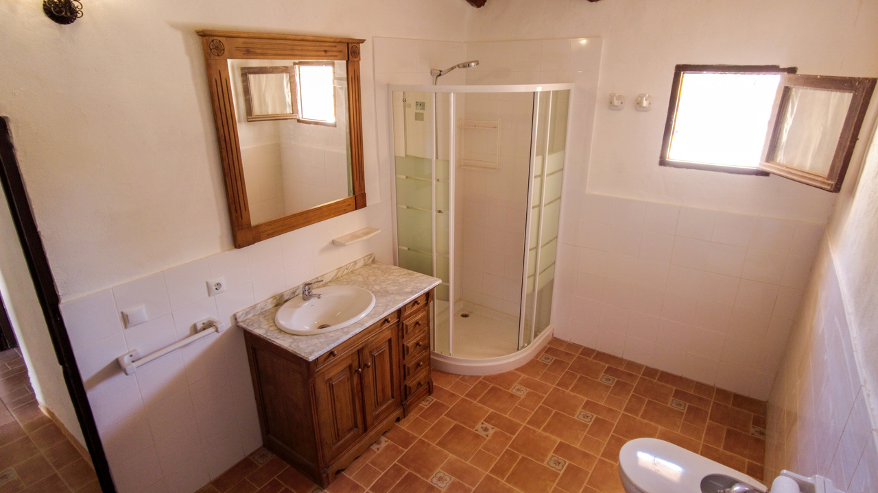 Olive Grove Estates Rural Spanish Farmhouse for sale, bargain tourism oppoutunity (51)