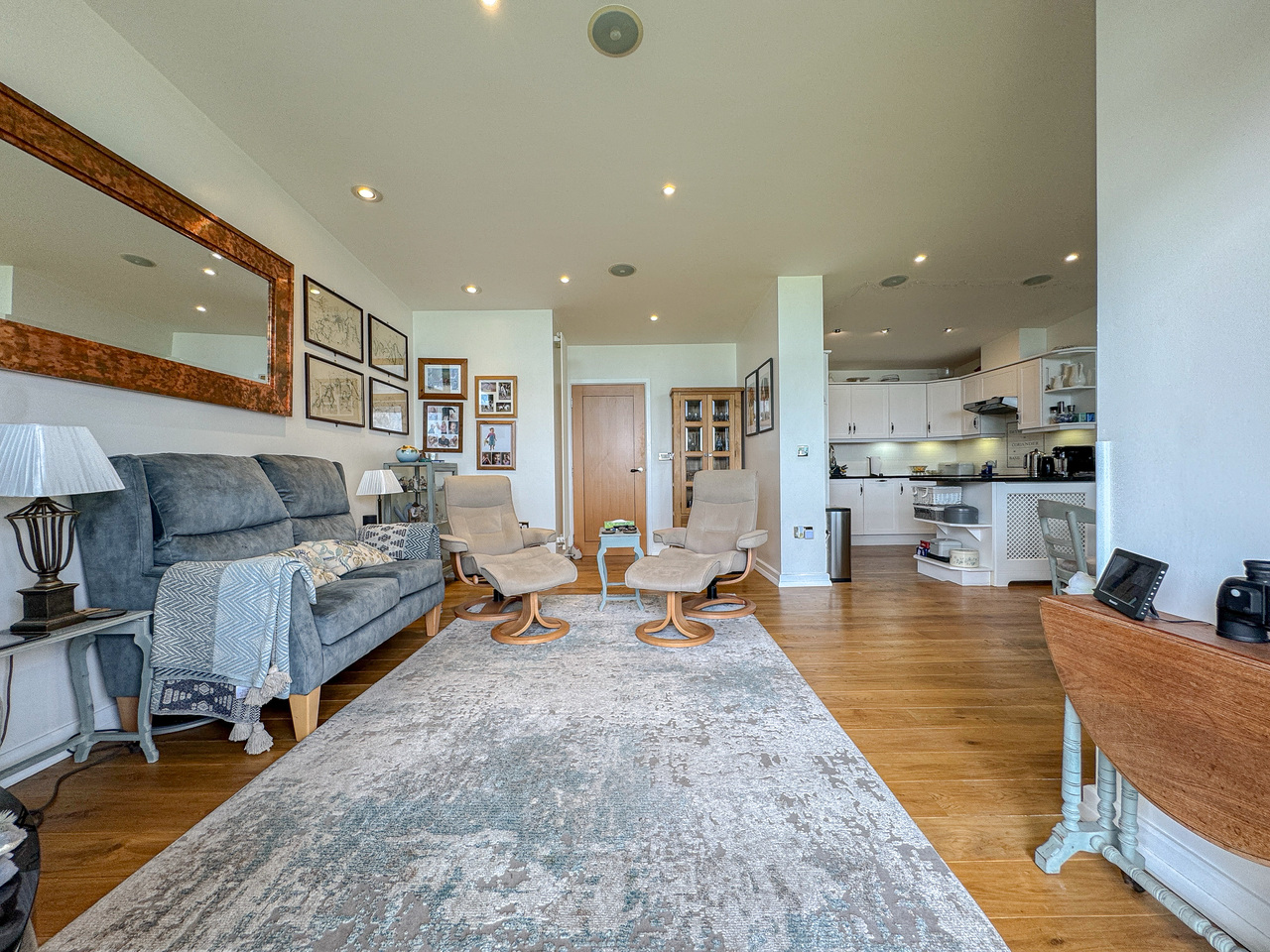 Living Area (3)
