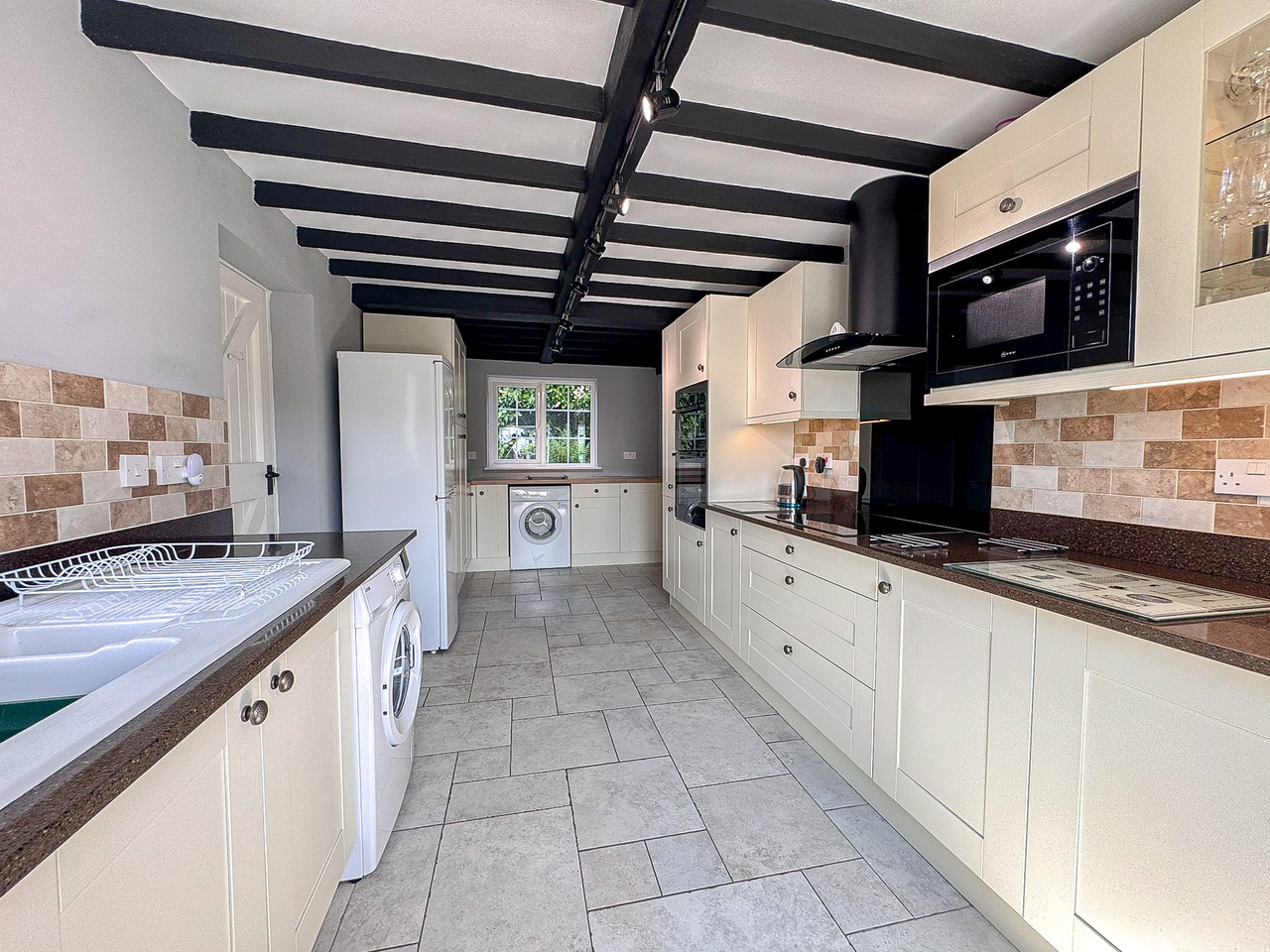 Kitchen (2)