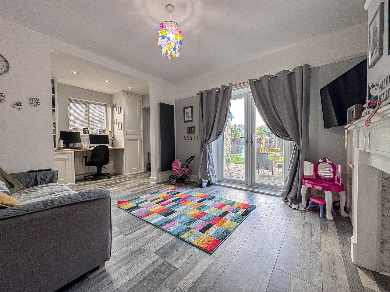 Family Room (3)