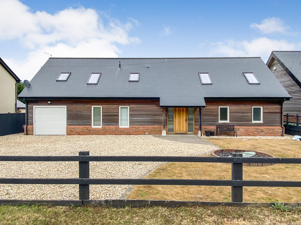 Butlers Barn, 18A Turnpike Road, Blunsdon, Swindon, Wiltshire, SN26 7EA