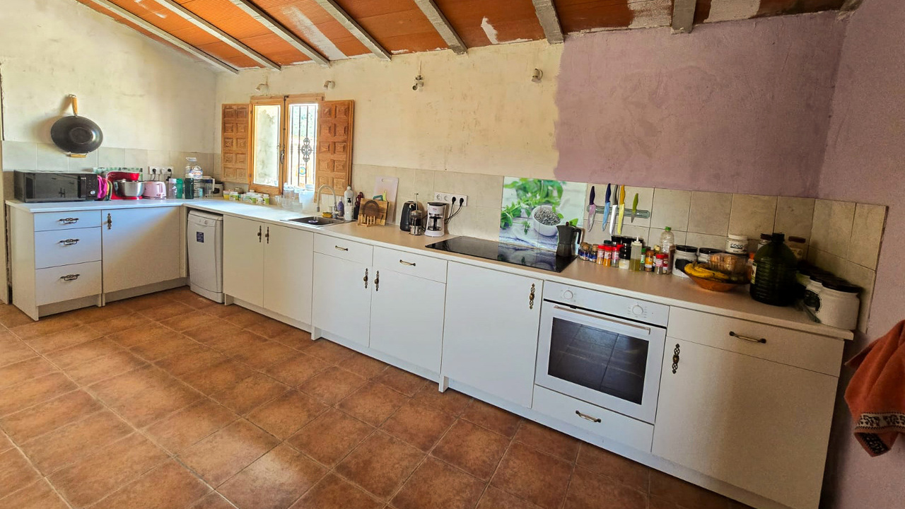 Olive Grove Estates Yecla Murcia Large Villa Bargain (23)