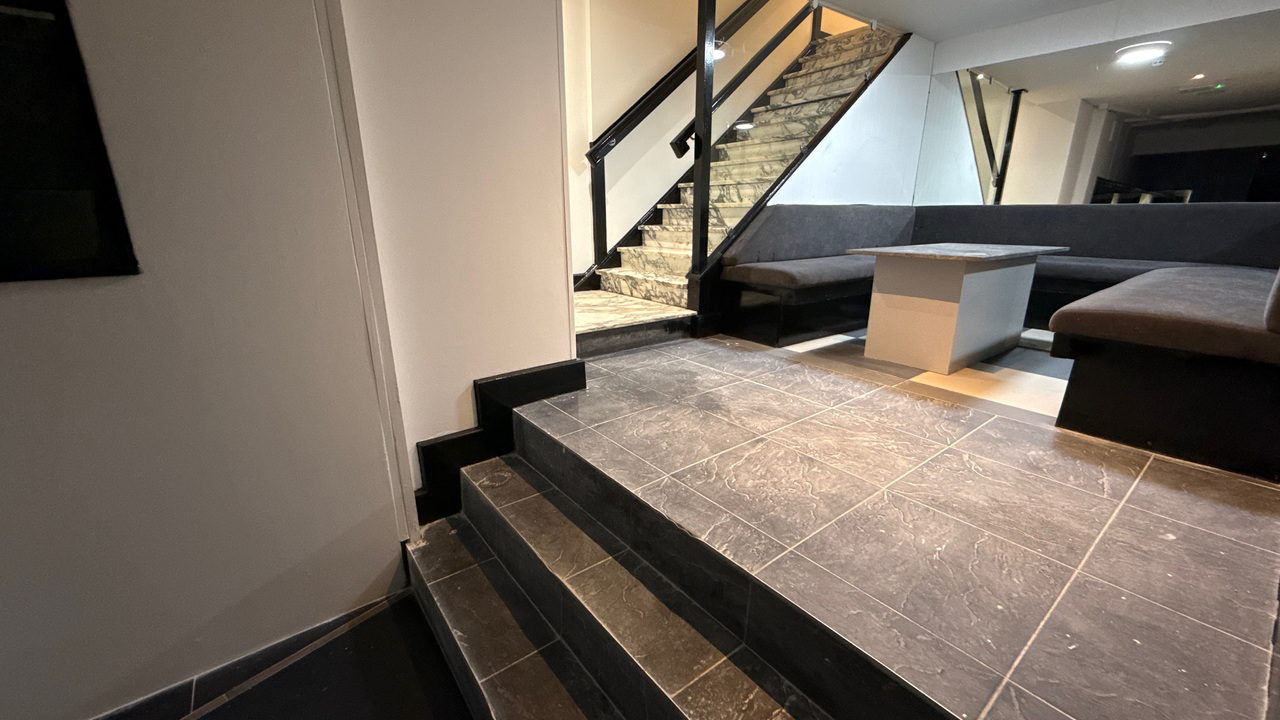 Basement seating area.JPG