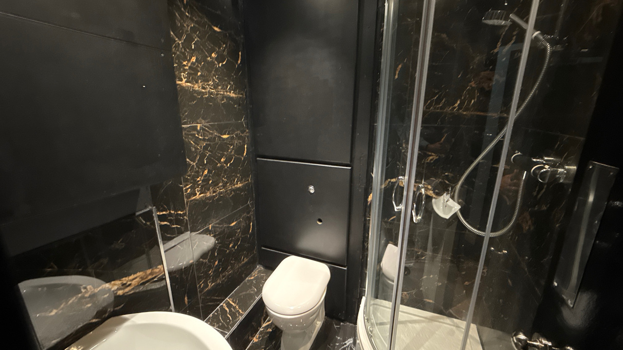 Shower room.JPG