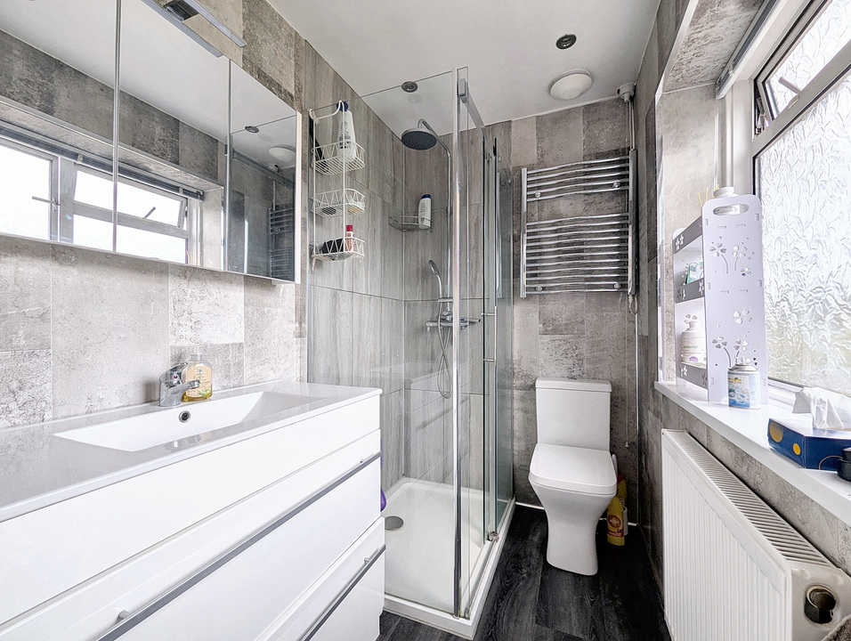 1 Hallsland Way, Oxted, Surrey, RH8 9AL