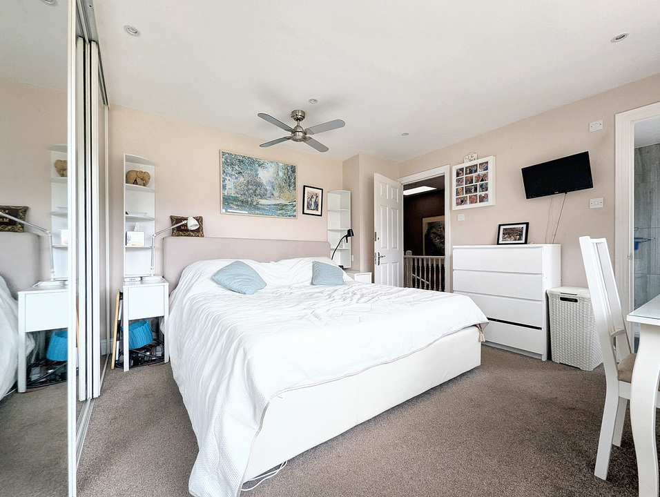 1 Hallsland Way, Oxted, Surrey, RH8 9AL