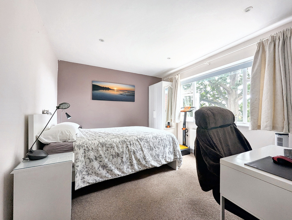 1 Hallsland Way, Oxted, Surrey, RH8 9AL