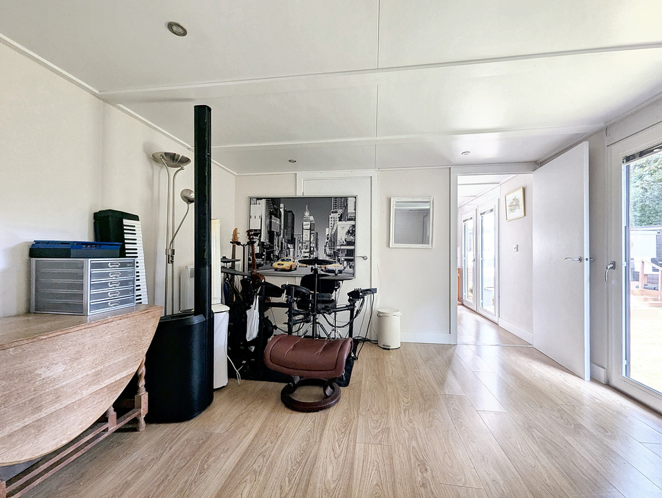 1 Hallsland Way, Oxted, Surrey, RH8 9AL