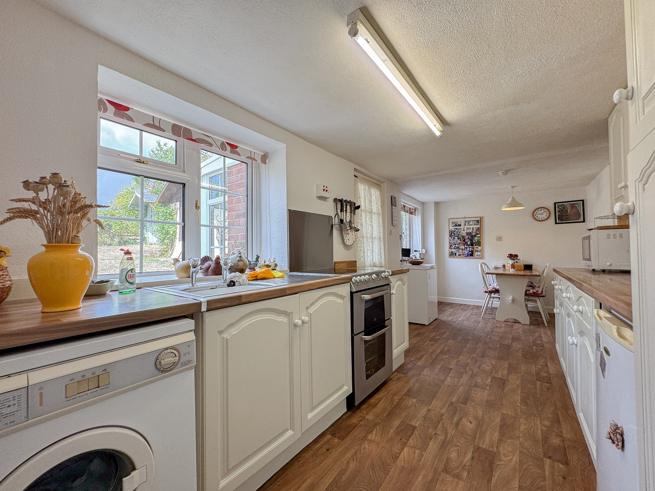 Kitchen Breakfast Room (2)