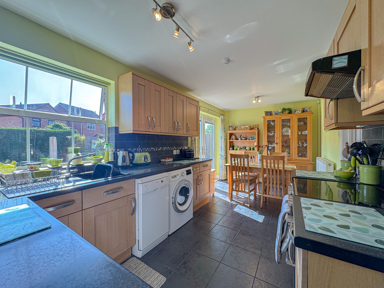 Kitchen Dining Room (2)