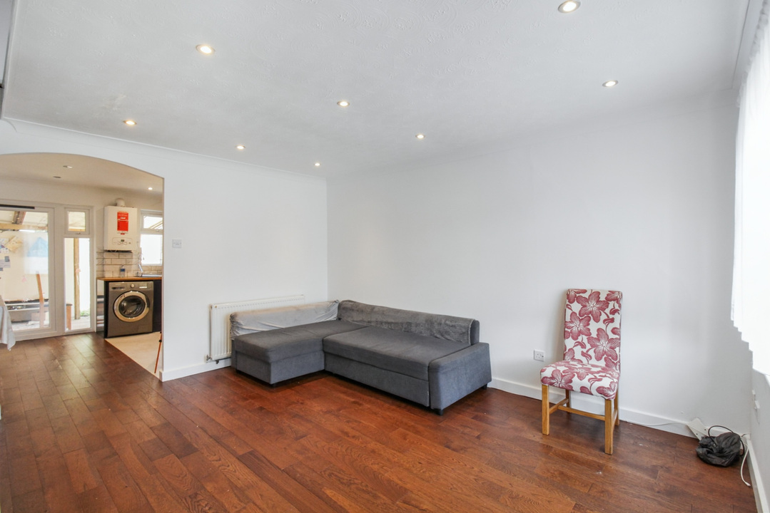 99 Curling Lane, Badgers Dene, Grays, Essex, RM17 5JJ