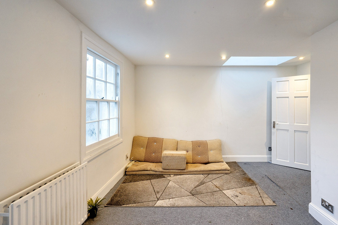 5 Bouverie Place, London, W2 1RB.