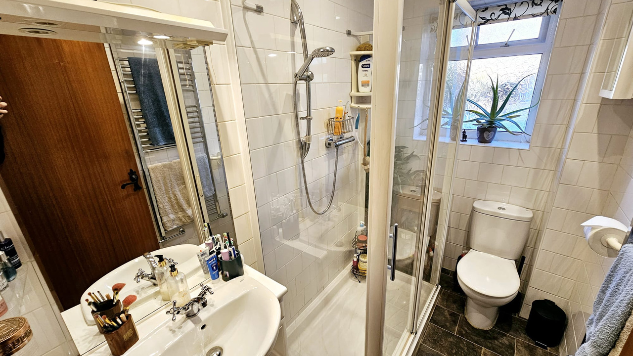 e9cac17b-d6b8-4f4b-9176-66ffb4b45220